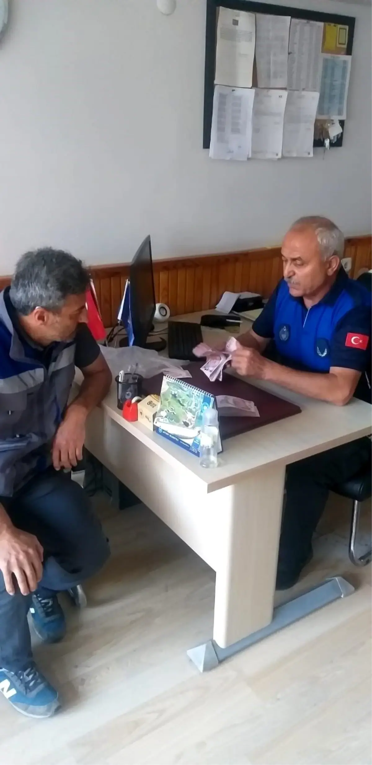 Ankara'da ATM'de Bulunan 40 Bin Lira Sahibine Teslim Edildi