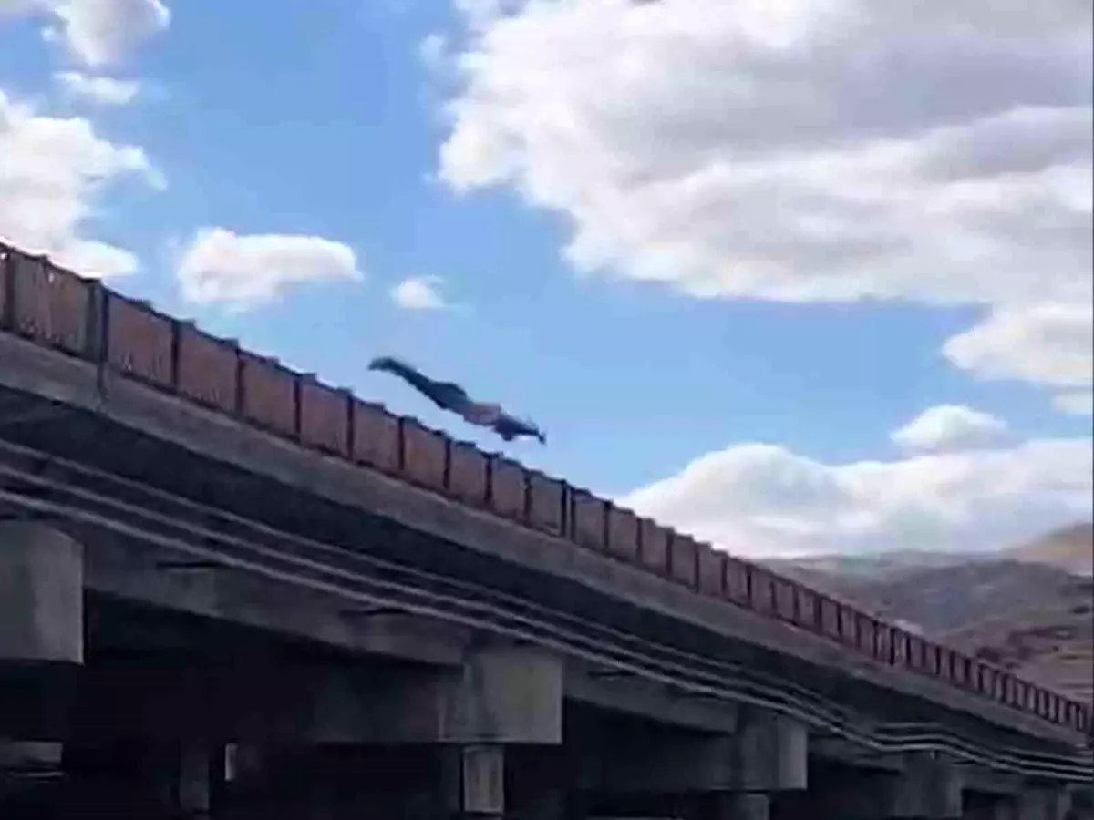 Kırıkkale'de Köprüden Atlayan Genç Aranıyor