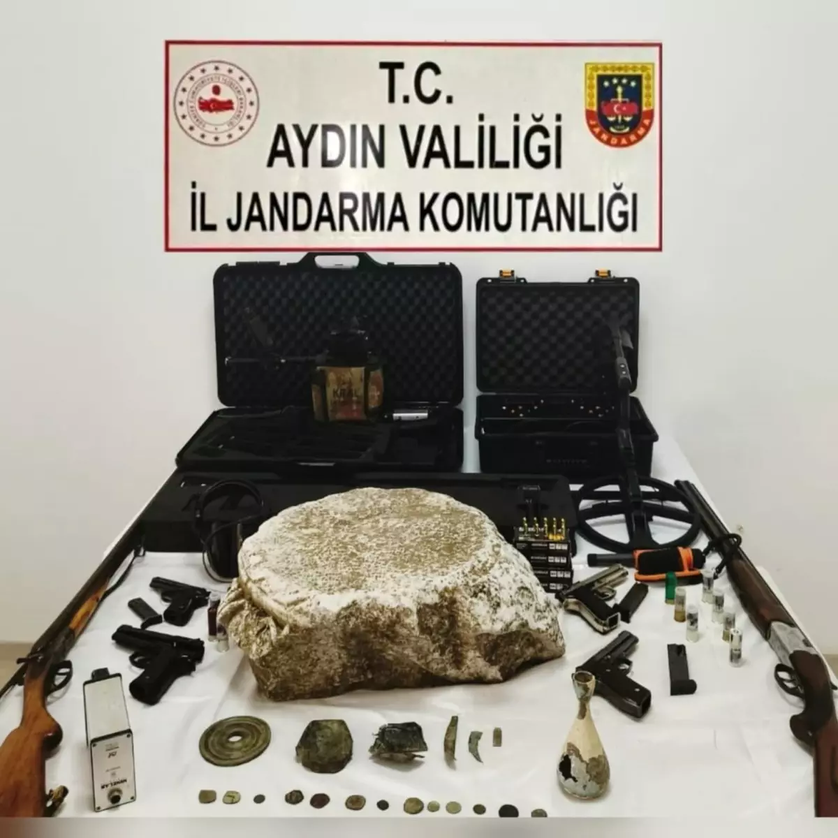 Söke'de Kaçak Kazı Operasyonu: Tarihi Eserler Ele Geçirildi