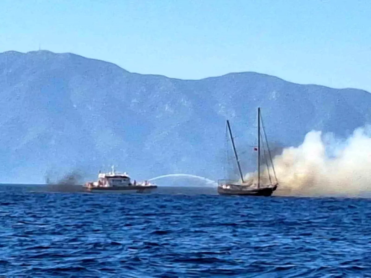 Bodrum'da Polonyalı Turistlerin Bulunduğu Tekne Yangınla Battı