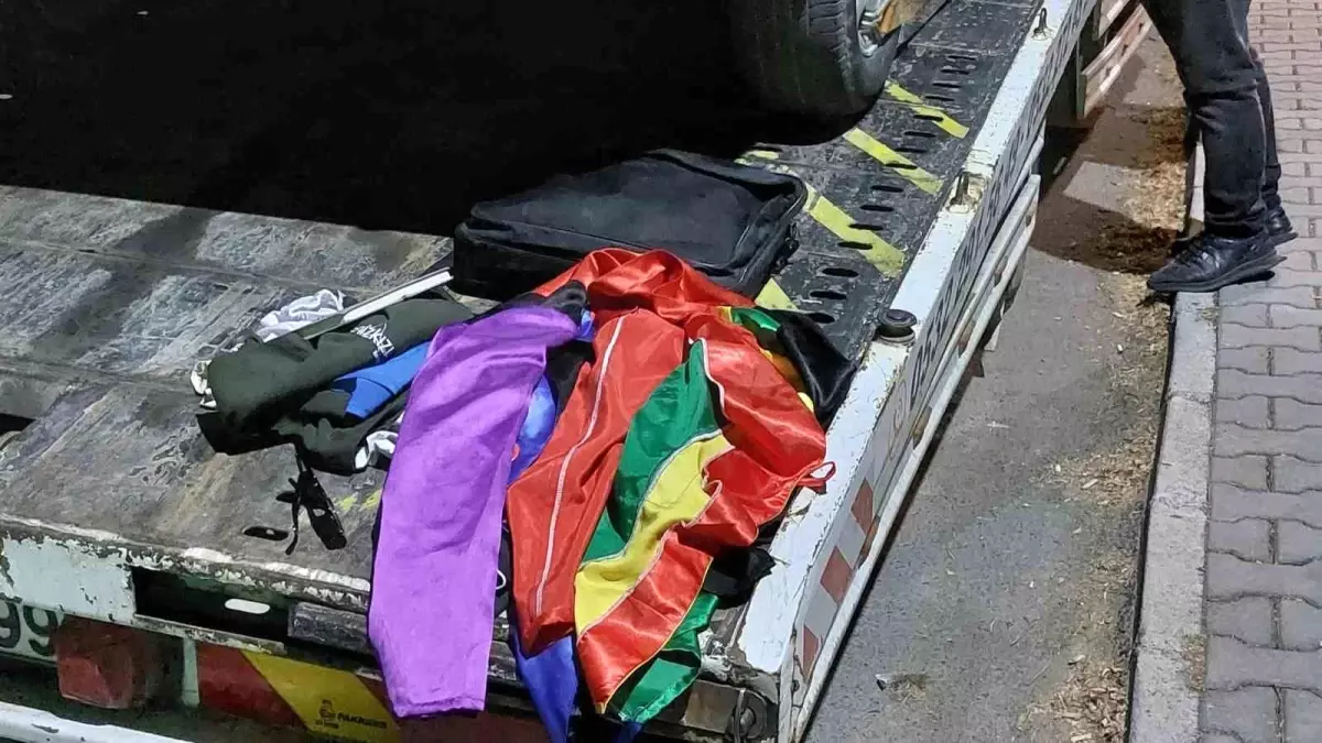 Sakarya'da Çalıntı Otomobil Kaçışı, Palyaço Kostümleriyle Sona Erdi