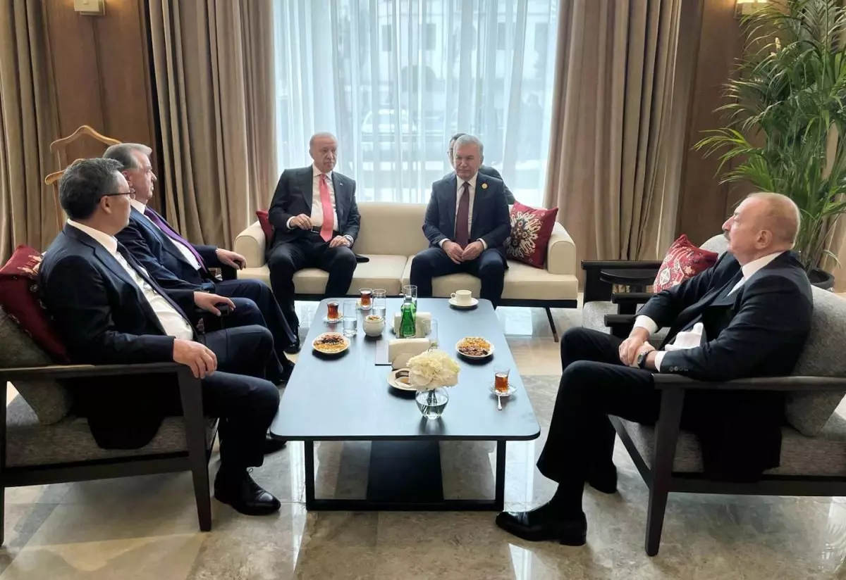 Cumhurbaşkanı Erdoğan, EİT 17. Zirvesi'nde aile fotoğrafı çektirdi