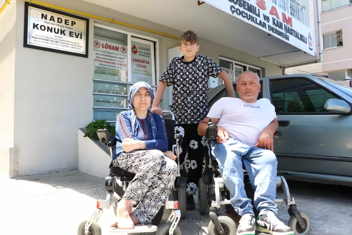 Engelli çift, lösemiye yakalanan oğulları için verdikleri mücadeleyle örnek oldu