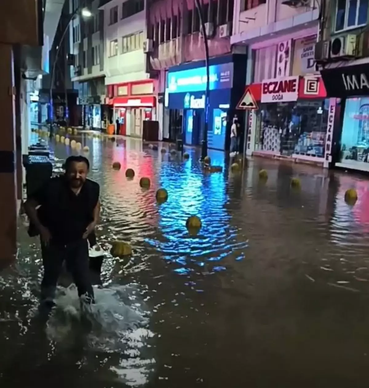 Fatsa'da Sağanak Yağış Sonrası Su Baskınları