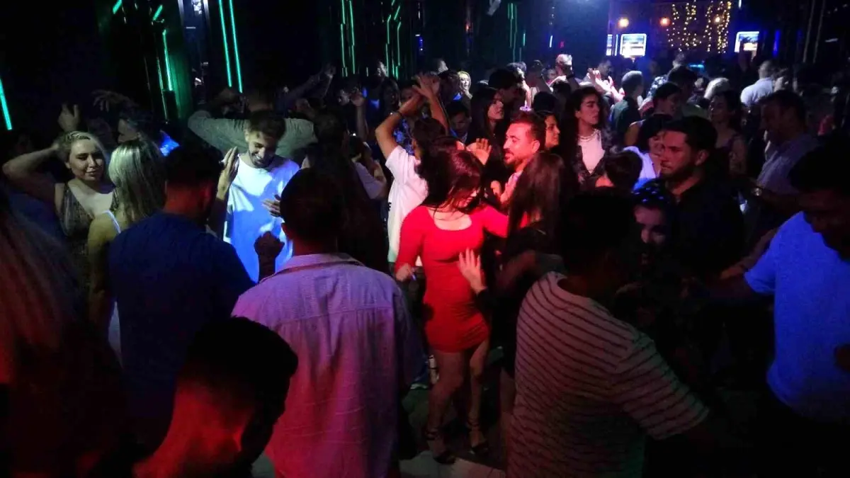 Savaşın Gölgesinde Van'da İranlı Turistlerin Eğlence Arayışı: Van Esnafı Endişeli