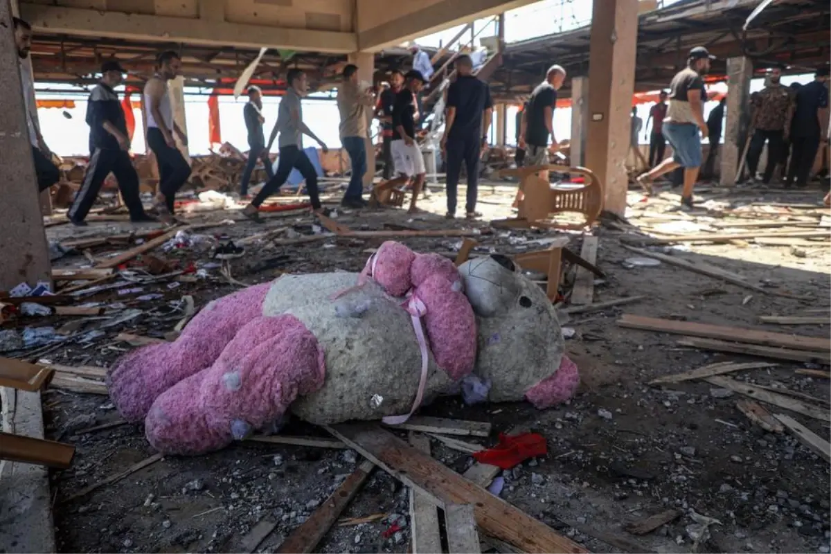 İsrail'in Gazze'deki Bombardmanında 80 Filistinli Hayatını Kaybetti