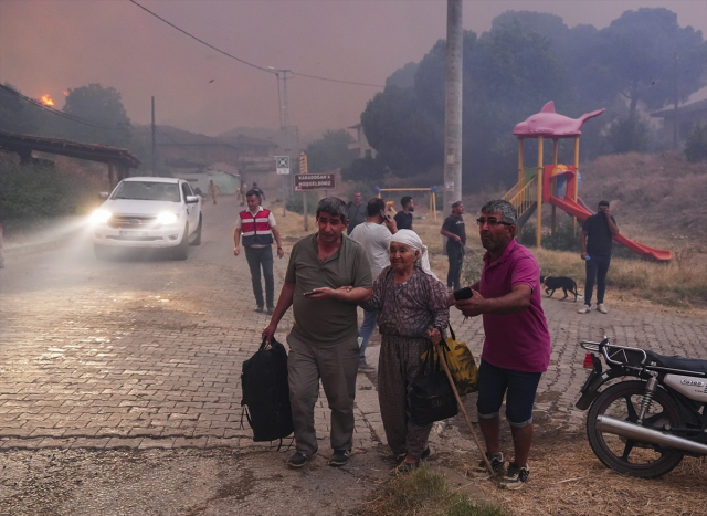 Fires in İzmir Continue at 3 Points