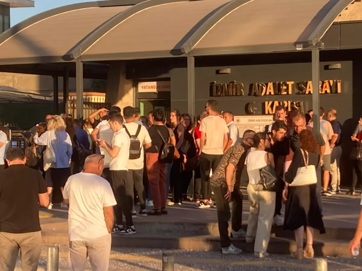 İzmir'de Yolsuzluk Operasyonunda 60 Kişi Tutuklandı