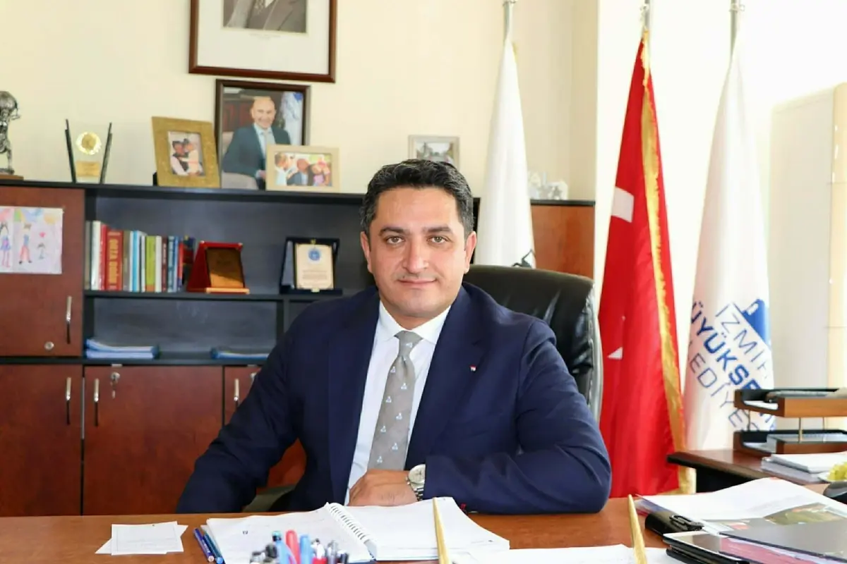 İzmir'deki 'yolsuzluk' operasyonu; Tunç Soyer ve bazı şüpheliler adliyede (2)