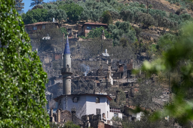 The forest fire in İzmir Ödemiş turned the 40-house neighborhood into a 'ghost village'