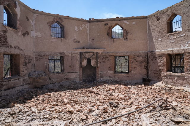 The forest fire in İzmir Ödemiş turned the 40-house neighborhood into a 'ghost village'