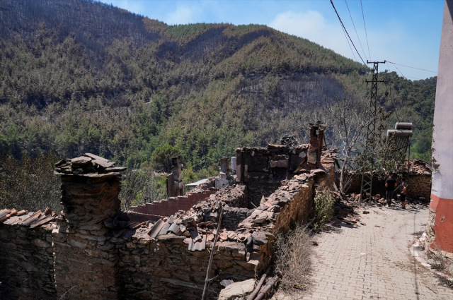 The forest fire in İzmir Ödemiş turned the 40-house neighborhood into a 'ghost village'