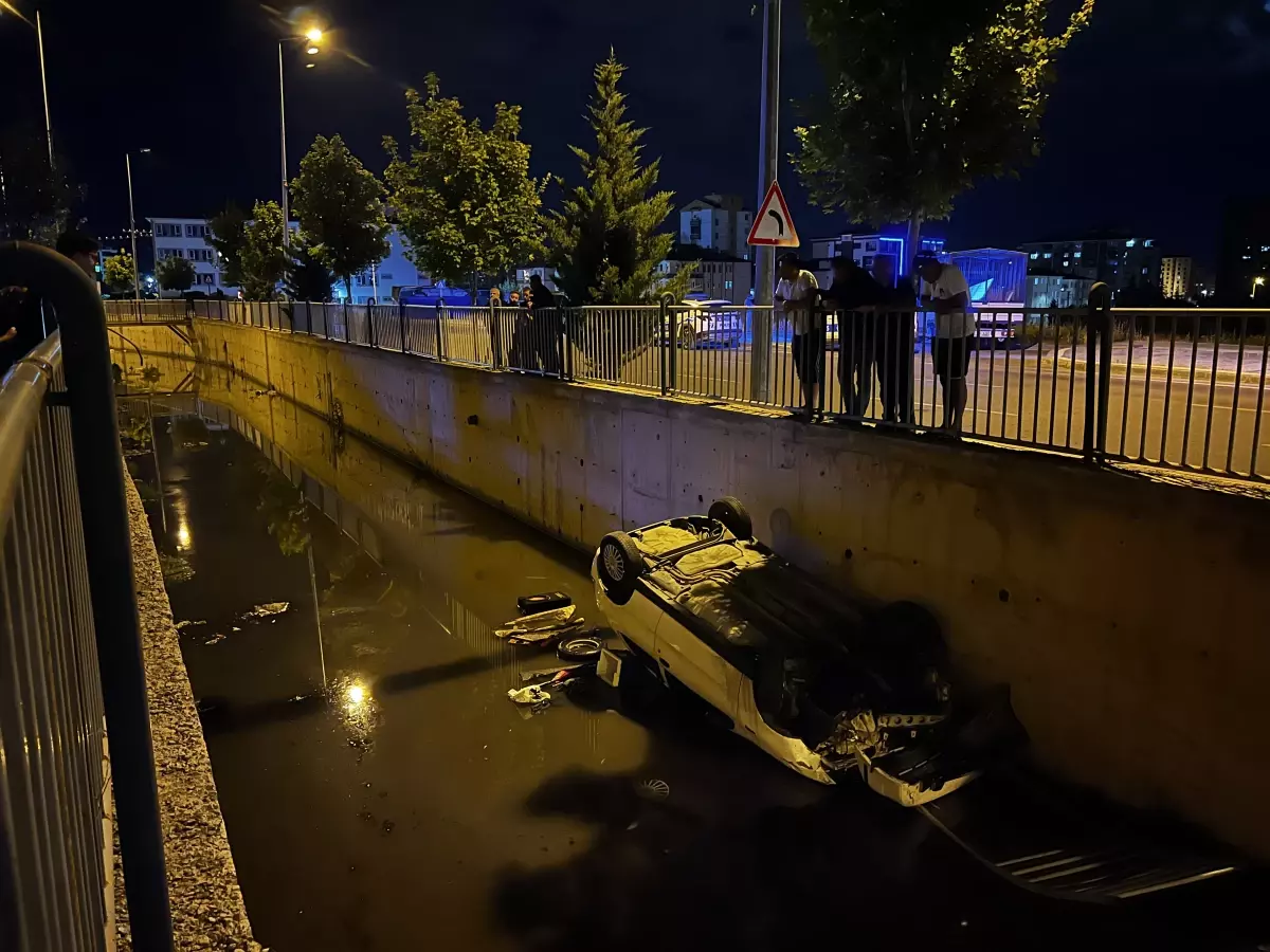 Kayseri'de Otomobil Sulama Kanalına Uçtu: Sürücü Hastaneye Kaldırıldı