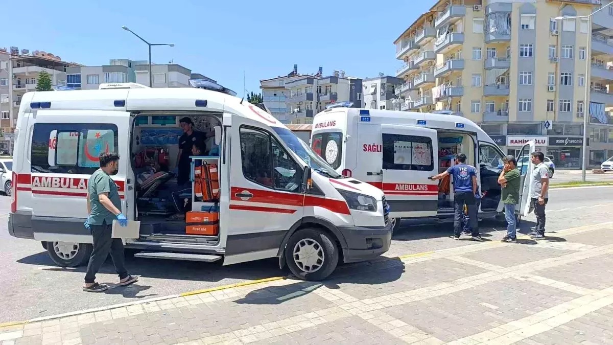 Manavgat'ta Trafik Kazası: İki Sürücü Yaralandı