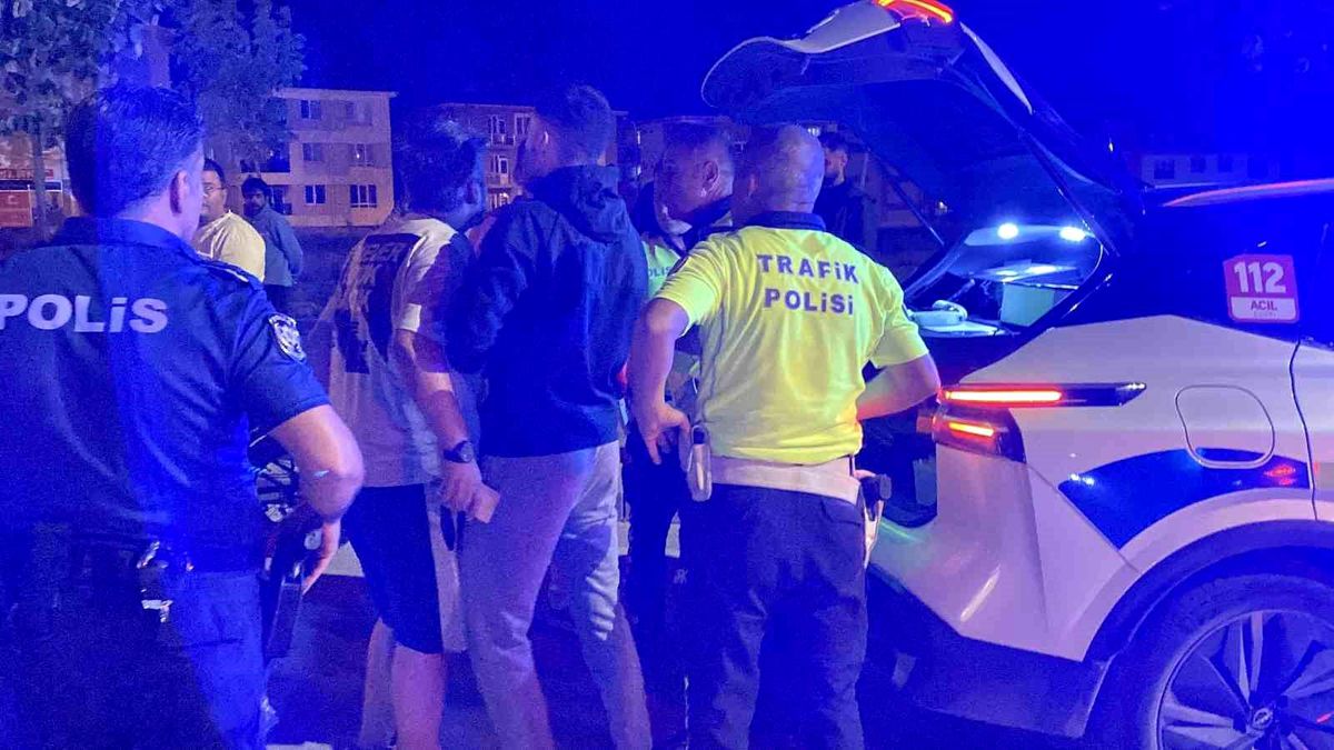 Eskişehir'de İki Araç Çarpıştı: Alkollü Yolcu Polisle Tartıştı