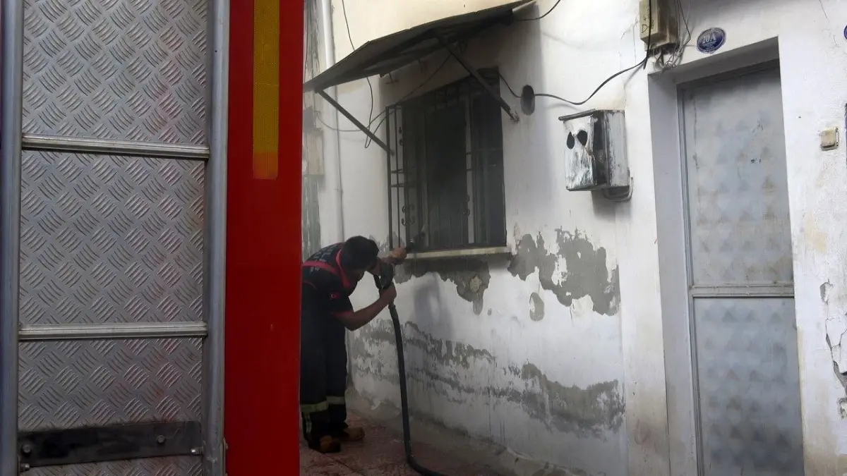 Kilis'te Evde Yangın, İtfaiye Hızla Müdahale Etti