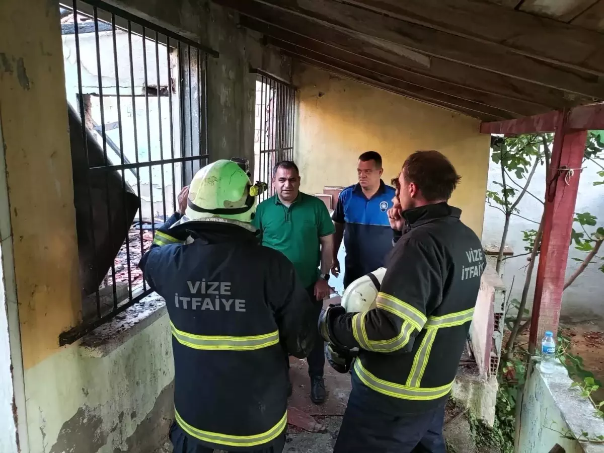 Kırklareli'nde Metruk Binada Yangın Çıktı