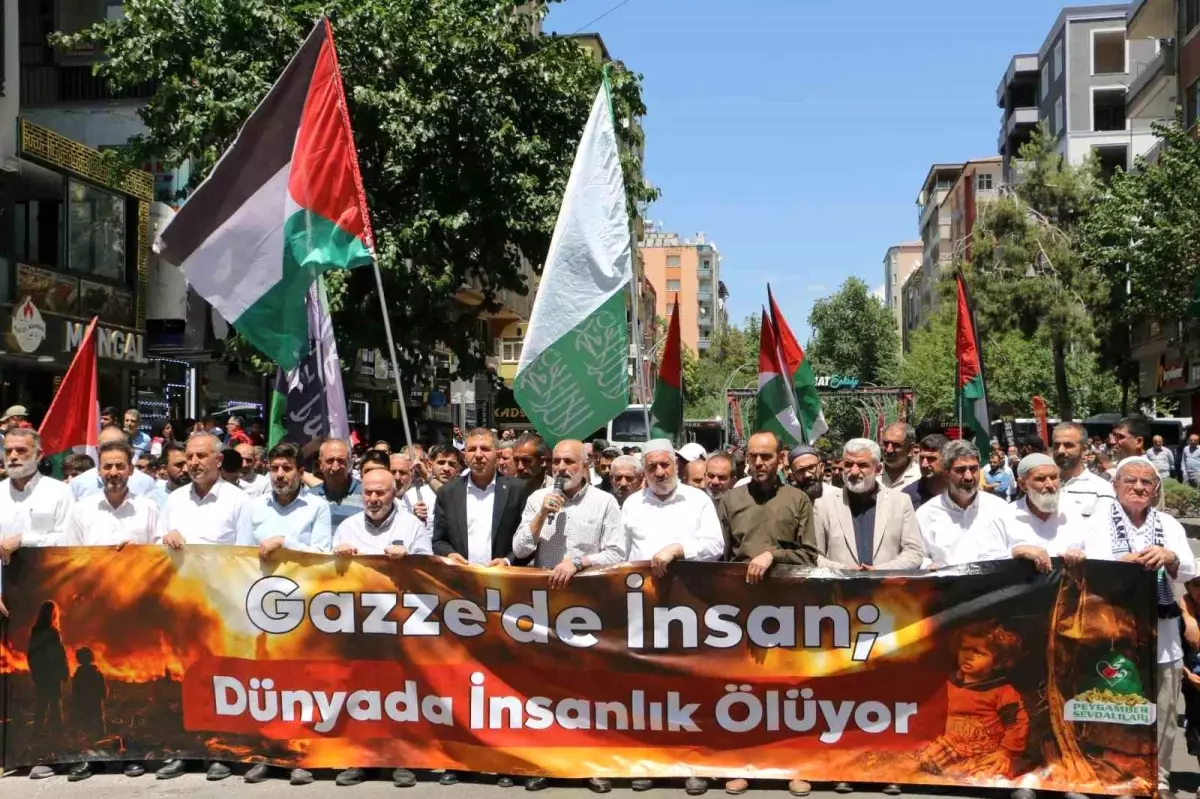 Diyarbakır'da Leman Dergisi Protestosu