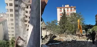 Maltepe'de faciadan dönüldü: 11 katlı bina yıkım sırasında çöktü