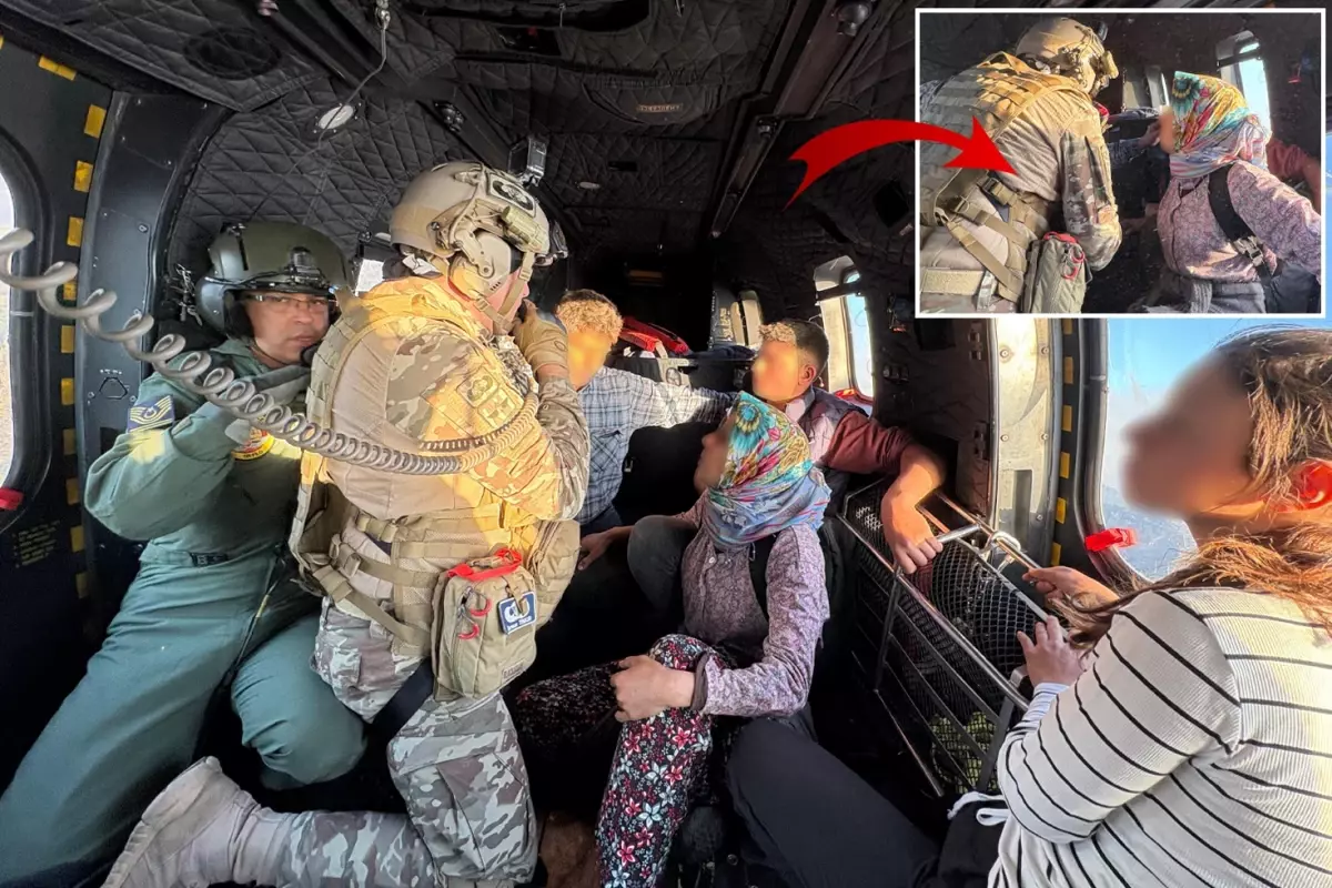 Mehmetçik, alevlerin sardığı köyde mahsur kalan aileyi kurtardı