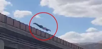 Arkadaşlarıyla iddialaşıp köprüden Kızılırmak’a atlayan genç kayboldu