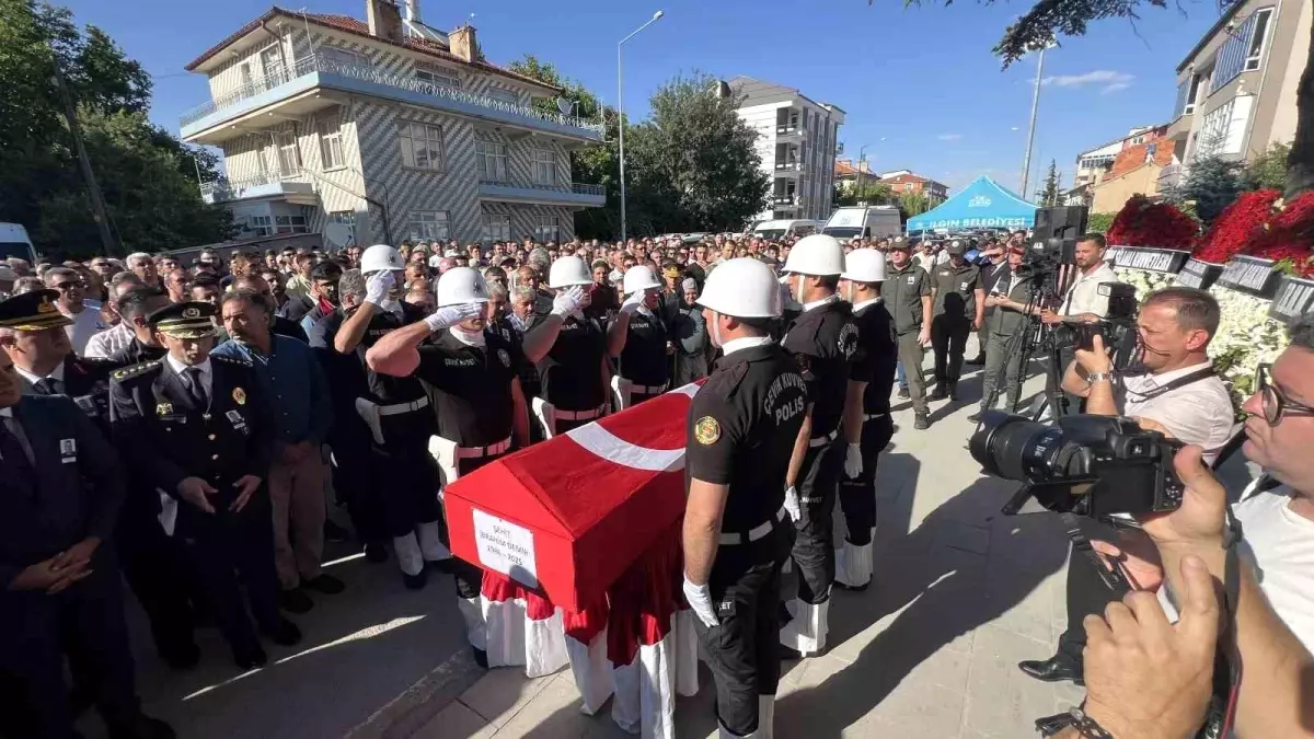 Orman yangınında şehit olan olan İbrahim Demir, Konya'da son yolculuğuna uğurlandı