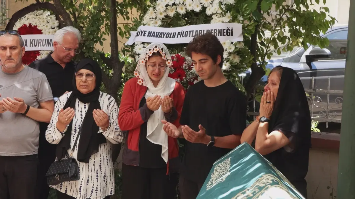 Hayalini Gerçekleştirmek Üzere Çıktığı Yolculukta Hayatını Kaybeden Pilot Son Yolculuğuna Uğurlandı