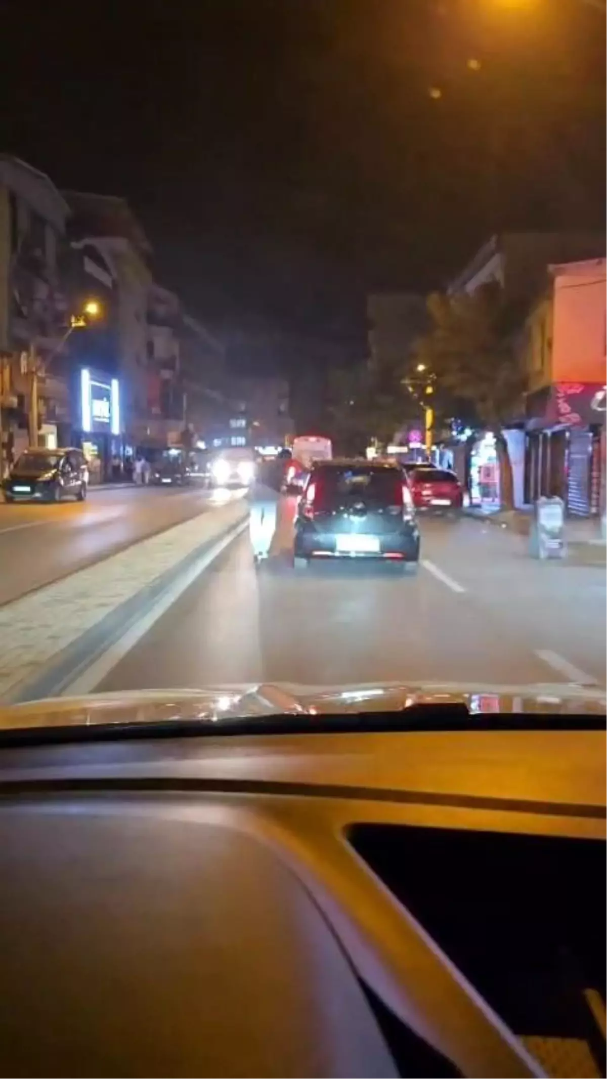 Bursa'da Genç Scooter ile Otomobile Tutunarak Seyir Etti