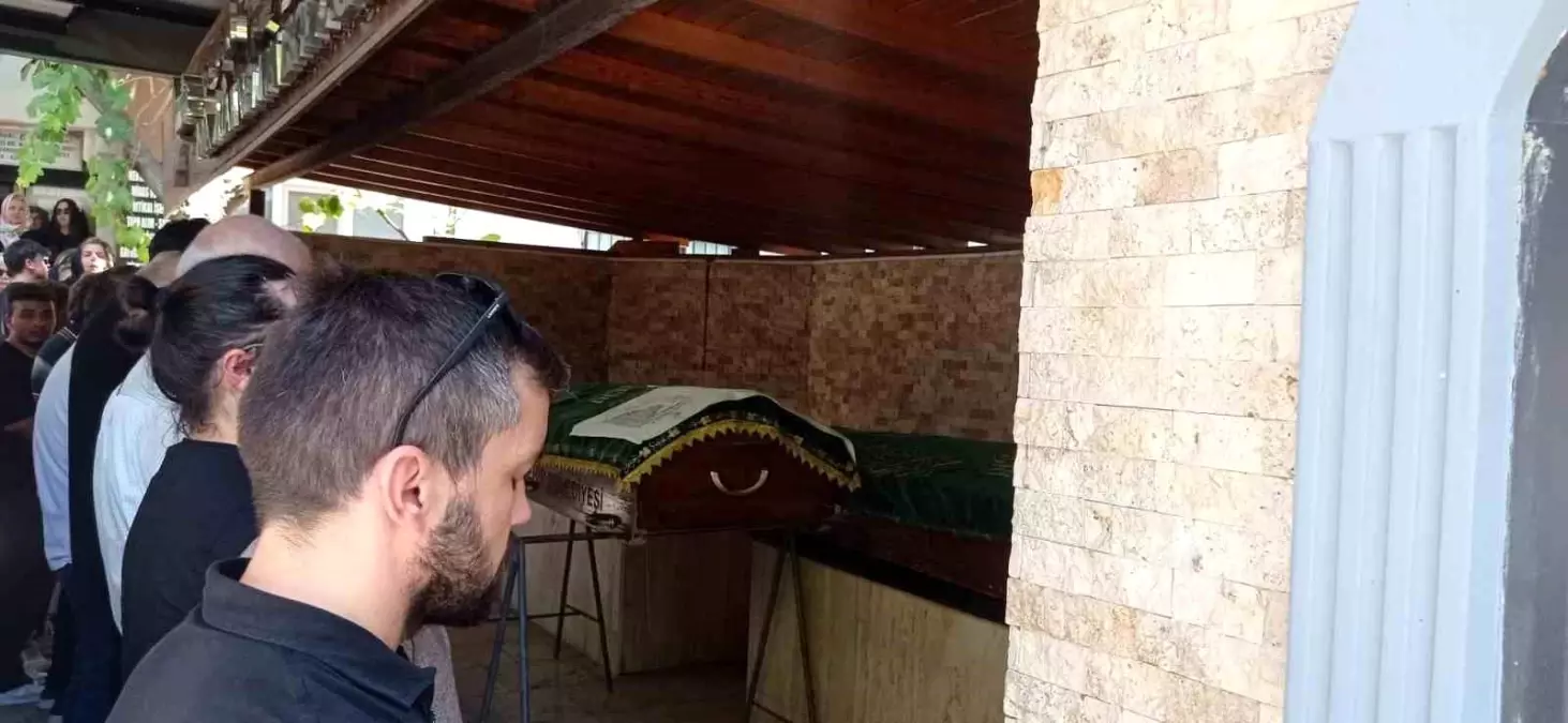 Kocaeli'de Silahlı Saldırı: Baba ve Oğlu son yolculuğuna uğurlandı