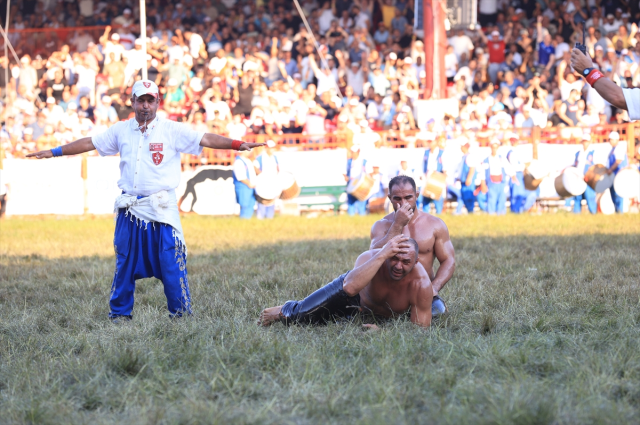 The last 8 have been determined in the 664th Historical Kırkpınar Oil Wrestling! 2 more favorites eliminated