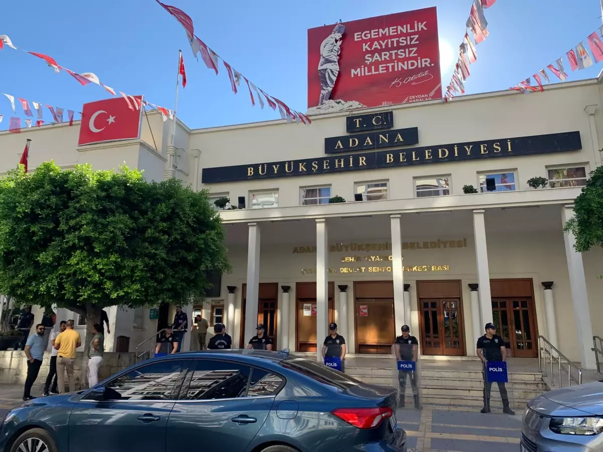 Adana Büyükşehir Belediye Başkanı Zeydan Karalar Gözaltında