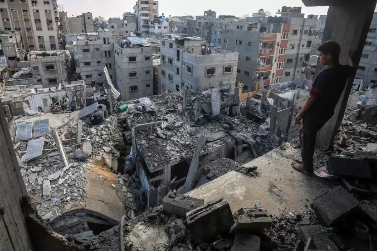 İsrail Hava Saldırısı Gazze'deki Mülteci Kampında Hasara Yol Açtı