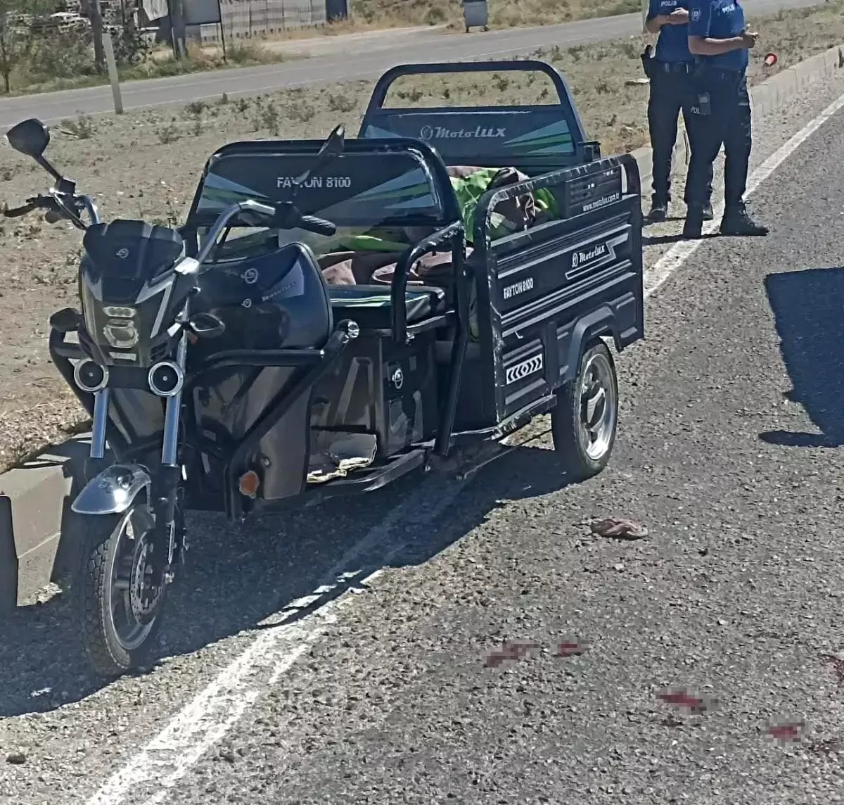 Ankara'da Tır Sürücüsü Motosikleti Sıkıştırdı: 3 Yaralı