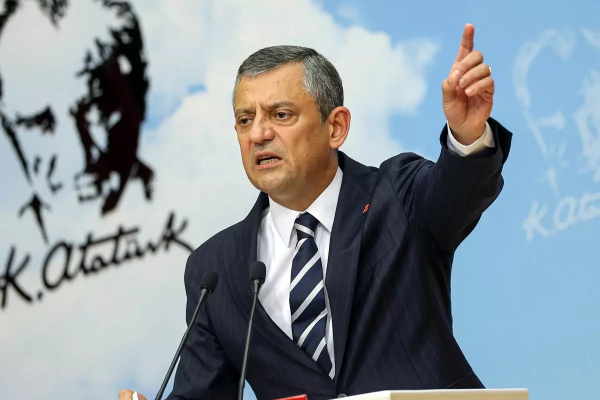 3 başkanın daha gözaltına alınmasının ardından Özel'den zehir zemberek sözler