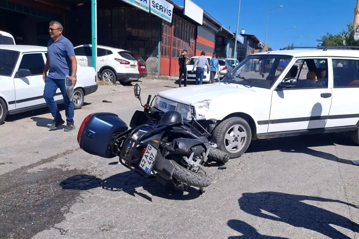 Konya'da Motosiklet ve Otomobil Çarpıştı: Bir Yaralı