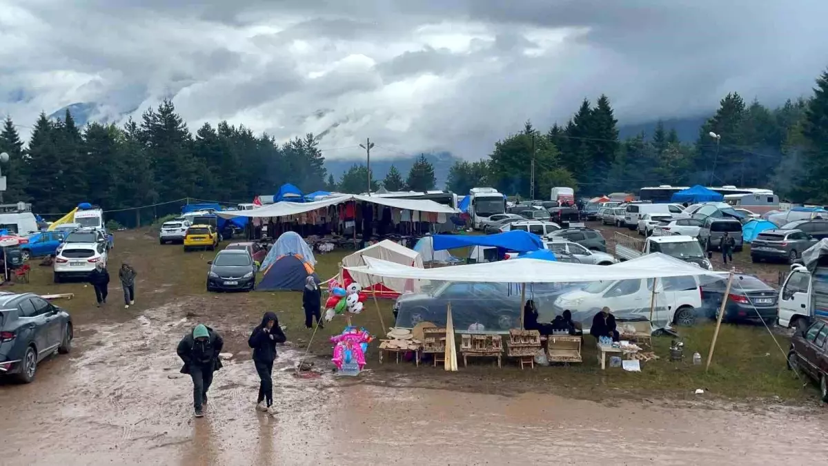 Artvin'de Kafkasör Festivali'nde Polis Memuru Dumandan Zehirlenerek Hayatını Kaybetti