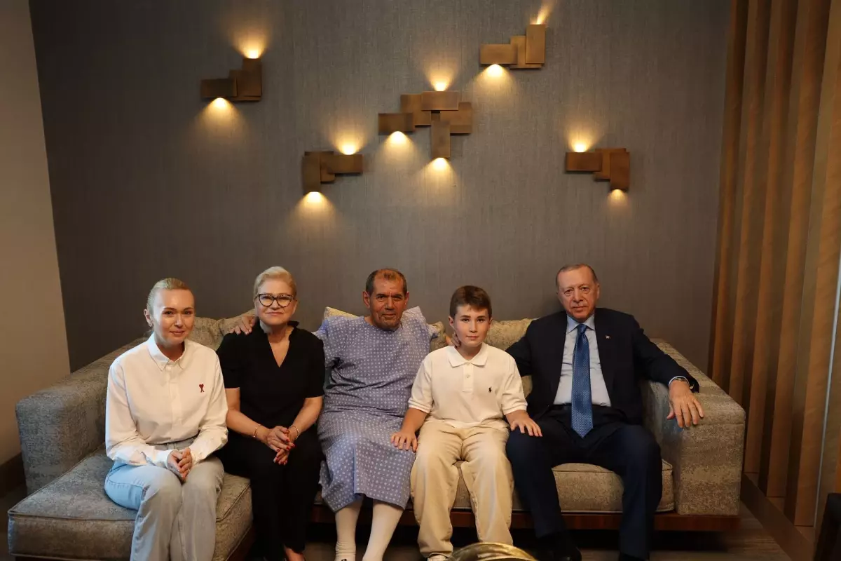 Cumhurbaşkanı Erdoğan ve Sağlık Bakanı Memişoğlu, Galatasaray Başkanı Dursun Özbek'i Ziyaret Etti