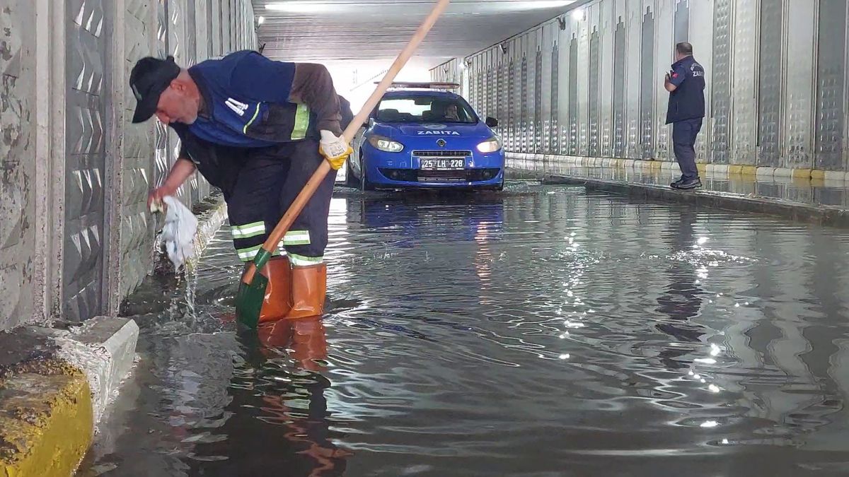 Erzurum'da Sabah Sağanak Yağış Hayatı Olumsuz Etkiledi