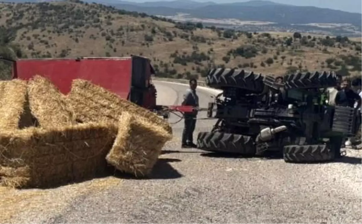 Balıkesir'de Saman Yüklü Traktör Devrildi, Yol Trafiğe Kapandı