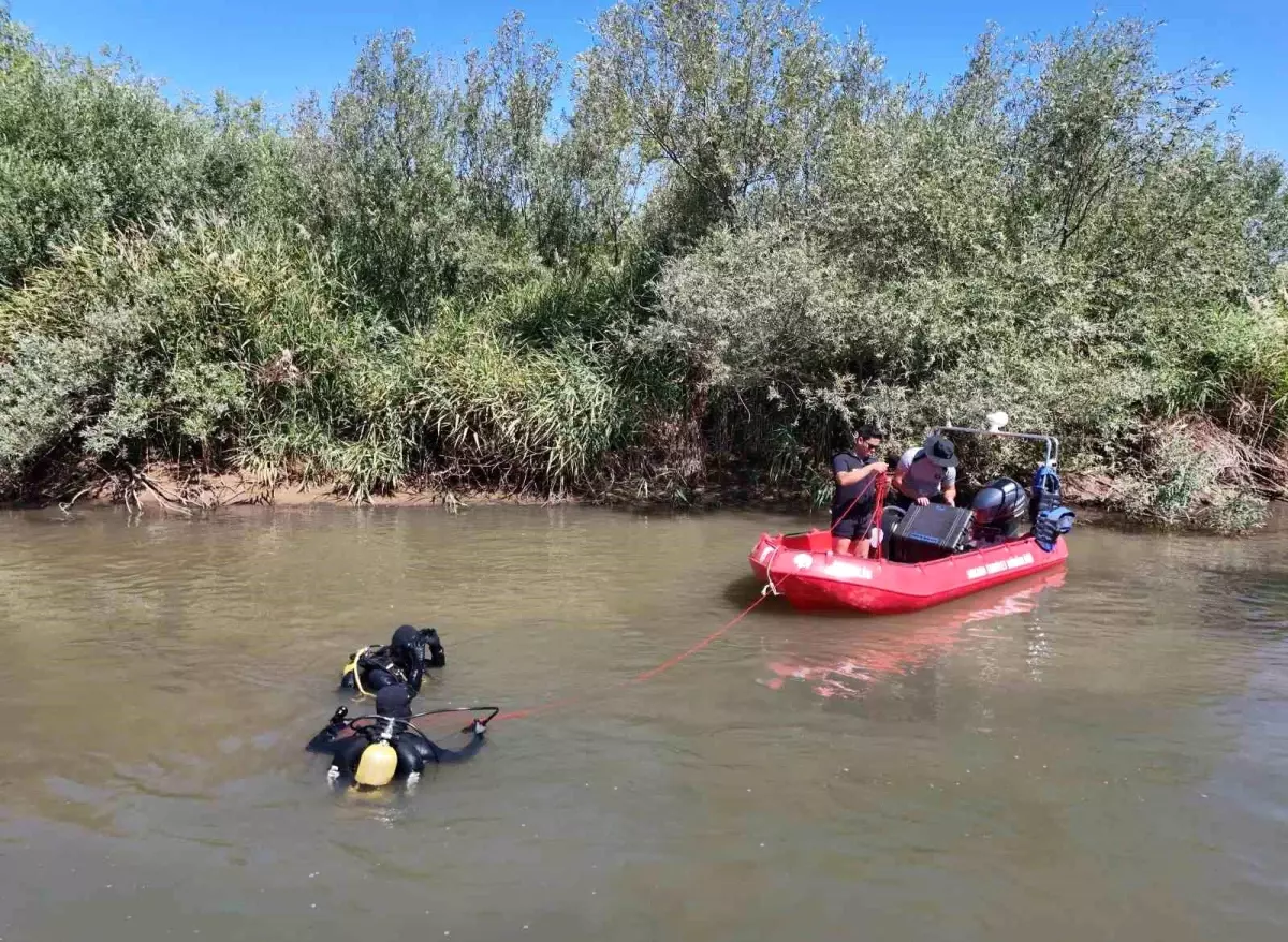 Kırıkkale'de Kızılırmak Nehri'ne Atlayan Genç İçin Arama Çalışmaları Devam Ediyor