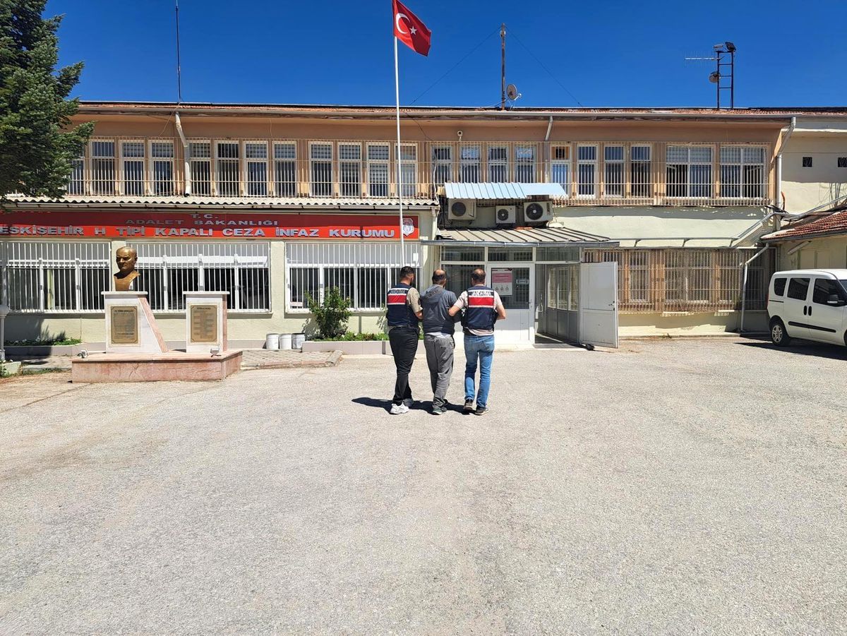 Interpol tarafından aranan terör örgütü üyesi Eskişehir'de yakalandı