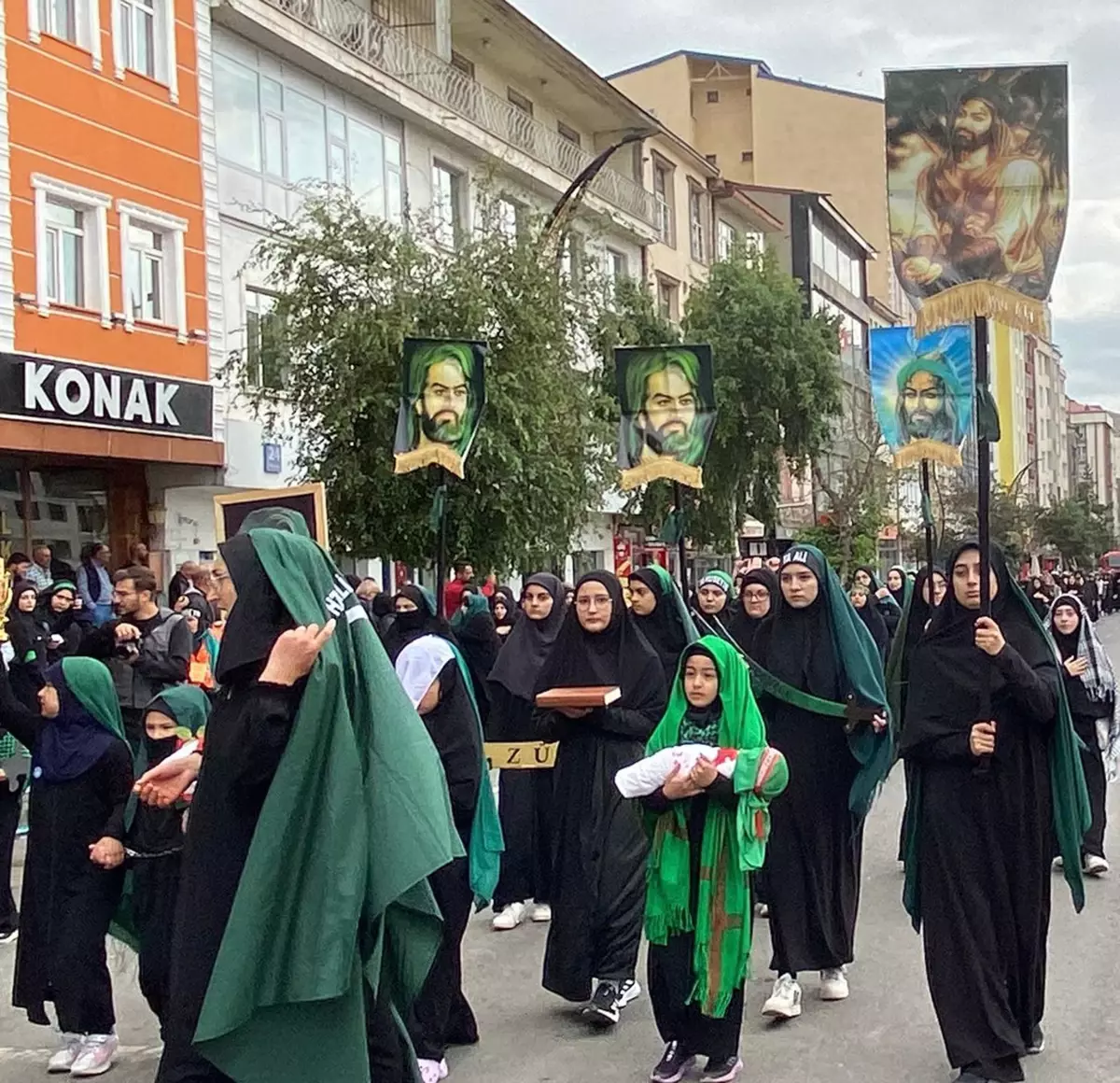 Kars'ta Kerbela Şehitleri İçin Anma Yürüyüşü