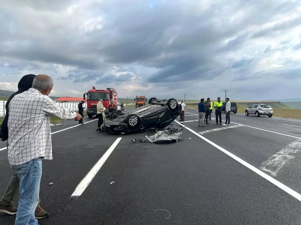 Kars'ta Kamyona Çarpan Otomobil Takla Attı: 2 Yaralı
