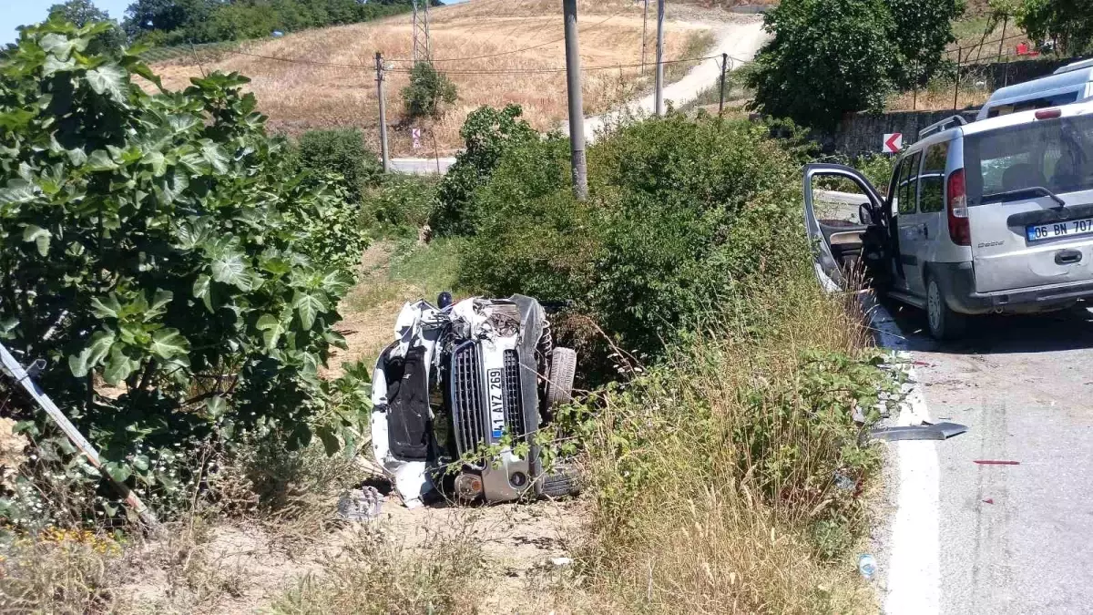 Kocaeli'de Trafik Kazası: 2 Yaralı