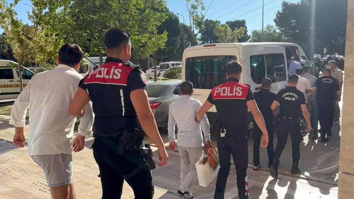 Manisa'da Alacak Meselesi Nedeniyle Silahlı Kavga: 1 Ölü, 3 Yaralı