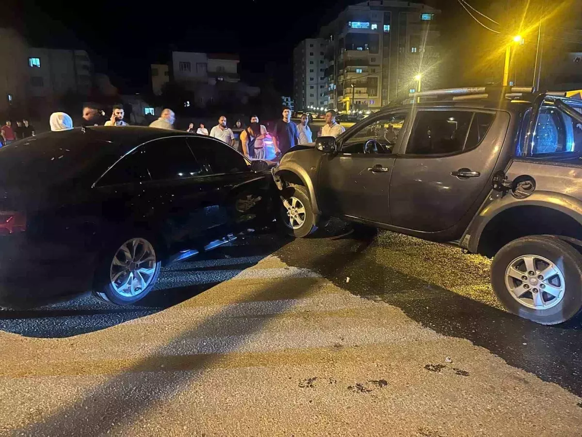 Mardin'de Otomobil ile Pikap Çarpıştı: 6 Yaralı