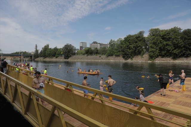 The 102-year ban has been lifted in Paris, the Seine River is open to the public