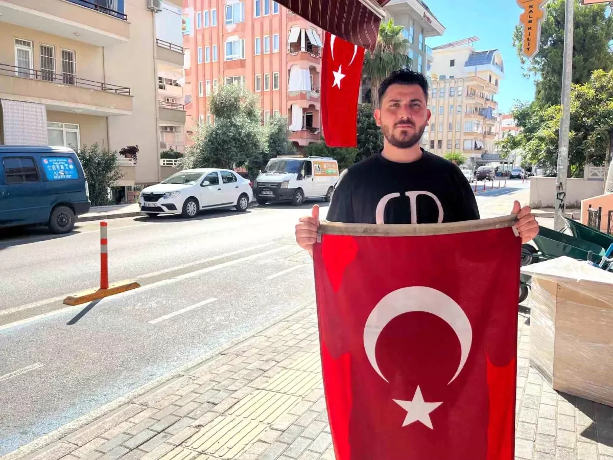 Alanya'da Türk Bayrağını Çalan Polonya Uyruklu Şahıs Gözaltına Alındı