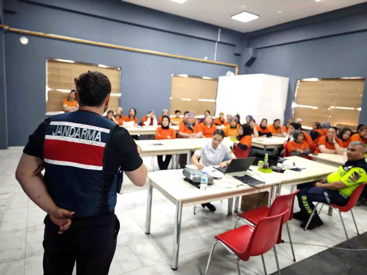 Eskişehir'de Jandarma Çalışanlara Kadına Şiddet ve Güvenlik Semineri Düzenledi
