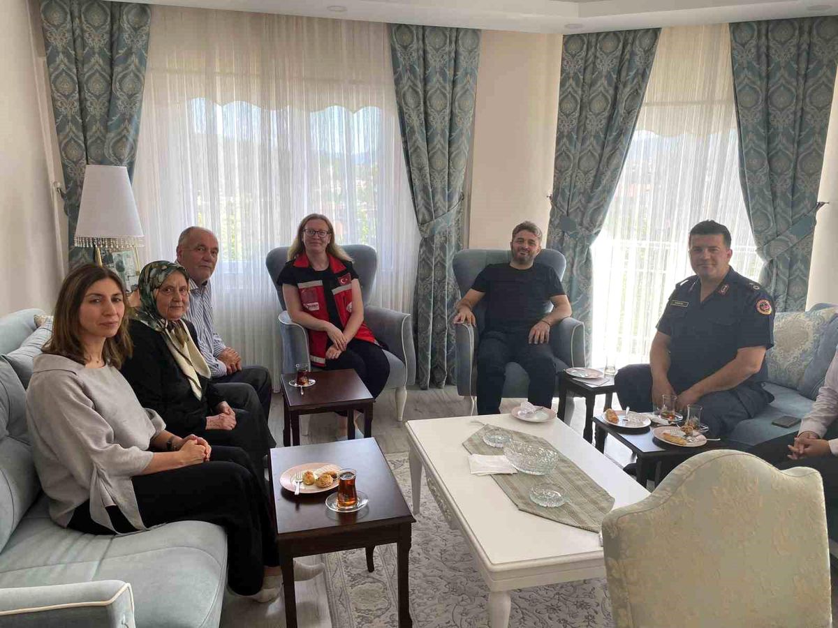 Bilecik'te Şehit Aileleri ve Gaziler Ziyaret Edildi